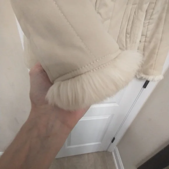 Vintage Cream Puffer Jacket with Faux Fur  Collar And Cuffs - Picture 3 of 14